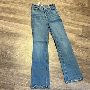 Levi's Women's boot cut  Blue Jeans barely worn and look brand new